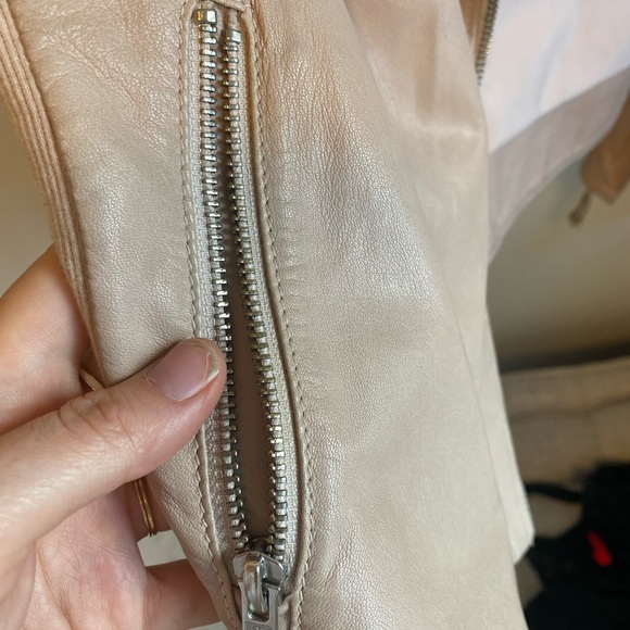 Mackage Dusty Pink Lambskin Leather Medium - Picture 3 of 6